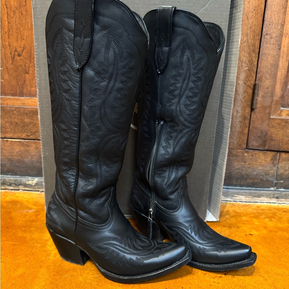 Black Ariat Western Leather Boots